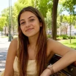 Brasileira de 21 anos conquista título de bilionária mais jovem