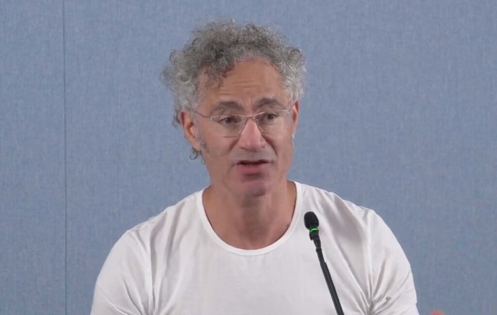 CEO critica setor de IA como "marxista" após lucro bilionário