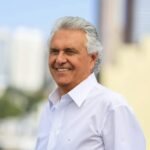 Caiado critica família Bolsonaro por posição anti-pátria