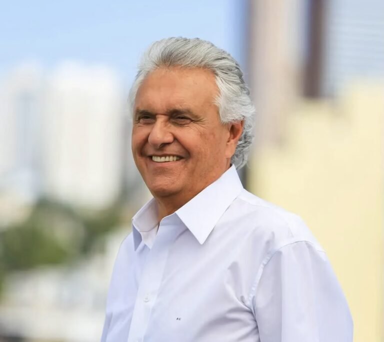 ‘Inimaginável’ um brasileiro se colocar contra a sua pátria, diz Caiado sobre família Bolsonaro
