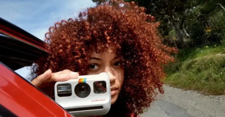 Câmera instantânea Polaroid por $72 com filme grátis incluso