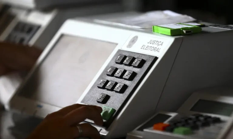 Candidatos intensificam agendas com entrevistas, sabatinas e atos