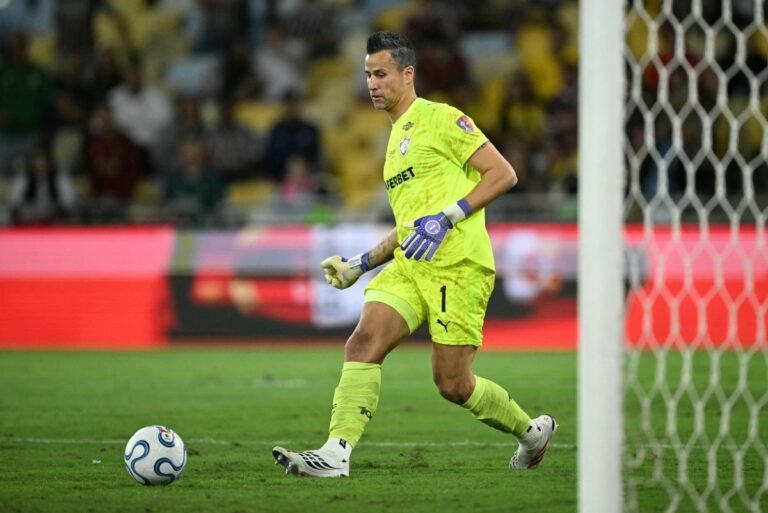 Cano marca no fim, Flu vira sobre Palmeiras e ‘ajuda’ Fla no Brasileirão