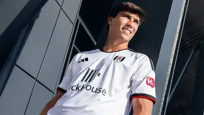 Clube da Premier League oficializa contratação de atacante ex-Real Madrid