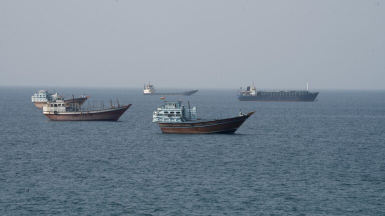 Conflito no Irã impulsiona países do Golfo a evitar Estreito de Ormuz