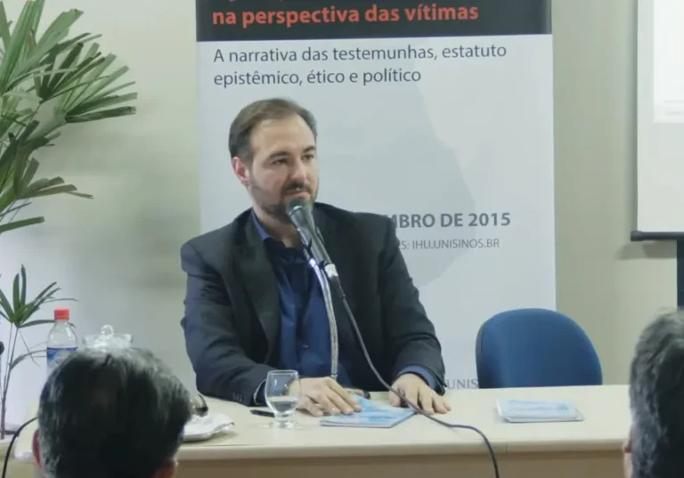 Controvérsia na PUCRS: Demissão de Professor Gera Repercussão