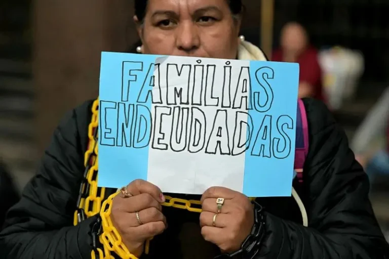 Crise financeira: milhões de argentinos enfrentam dívidas impagáveis