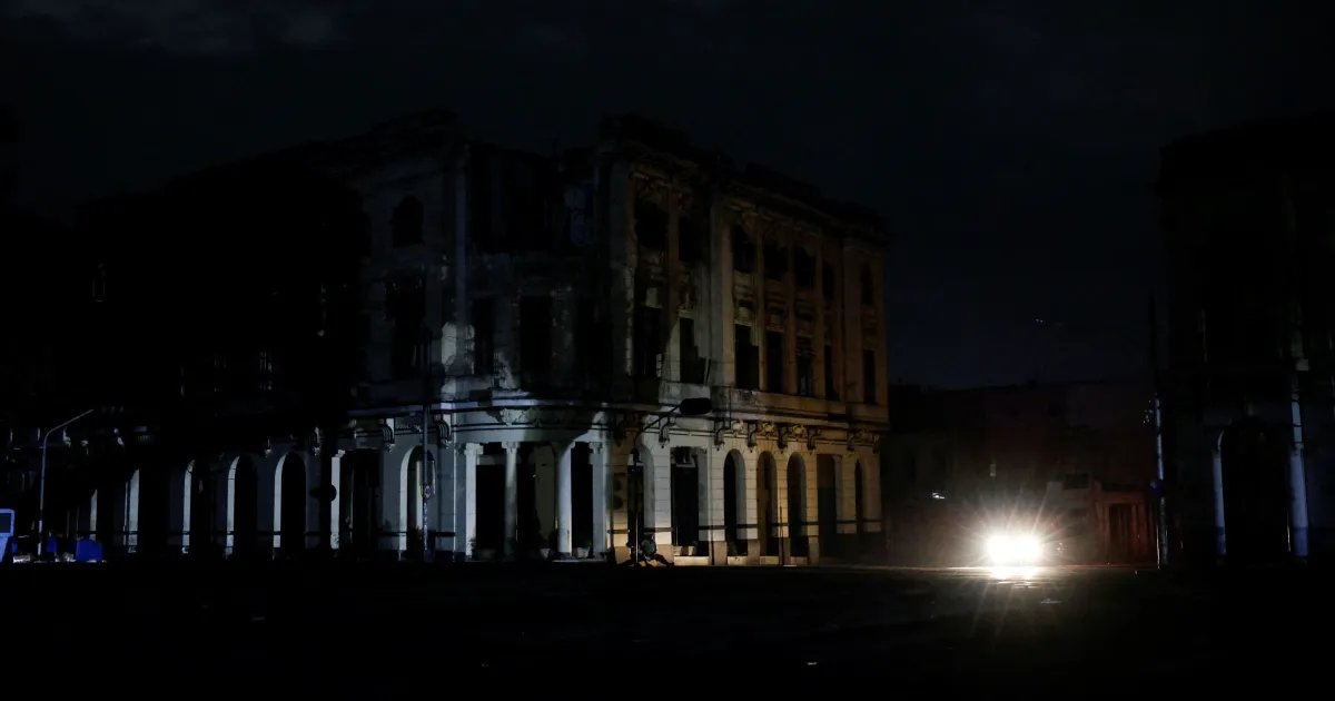 Cubanos driblam apagões com ventiladores sem fio e painéis solares
