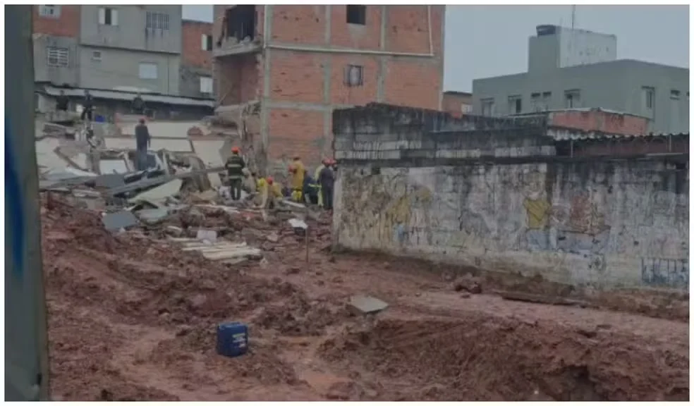 Desabamento de imóvel em São Bernardo deixa uma vítima e três resgatados