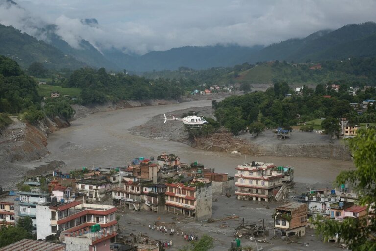 EUA envia US$ 3,6 milhões ao Nepal após tragédia que deixou 675 mortos