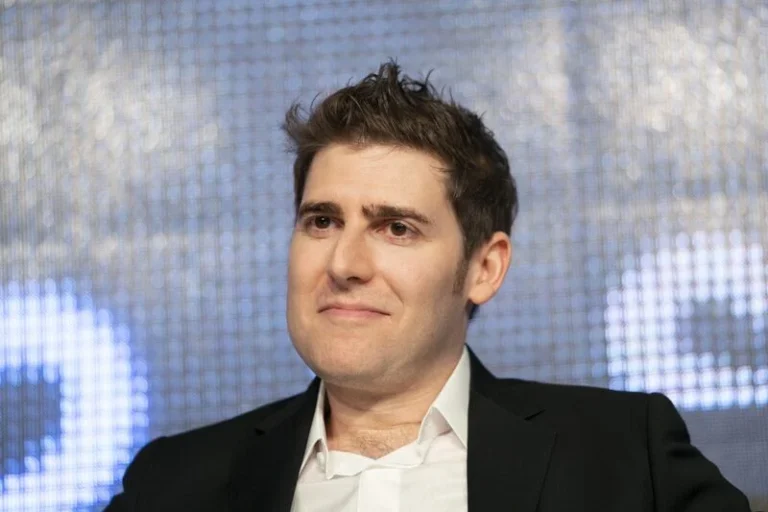 Eduardo Saverin: Bilionário brasileiro se une ao Liverpool