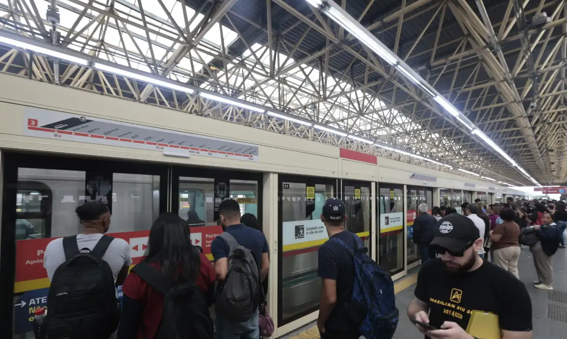 Ferroviários encerram greve nas linhas 11, 12 e 13 após acordo
