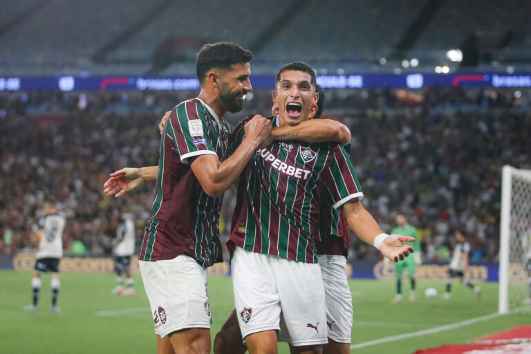 Fluminense supera Remo no Maracanã com gols de Hulk e Serna