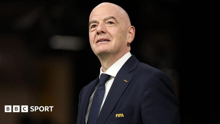 Gianni Infantino é reeleito presidente da FIFA após reunião executiva