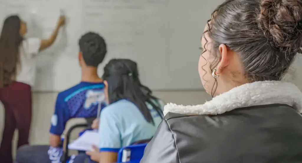 Gravidez reduz oportunidades e autonomia de meninas, diz pesquisa