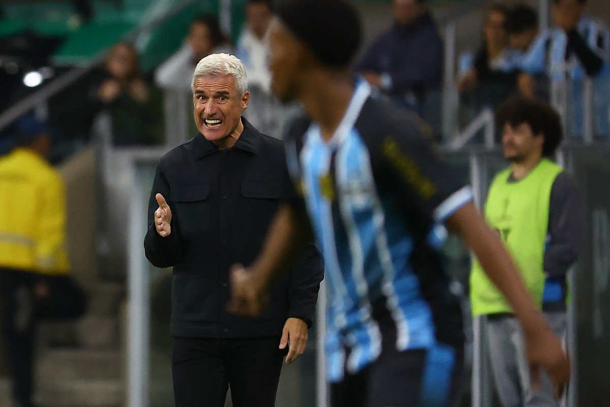 Grêmio vira diante da Chapecoense e fica com moral alta antes do Gre-Nal da Copa do Brasil