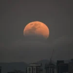 Guia para Observar o Eclipse Lunar Parcial e Lua de Sangue em Agosto