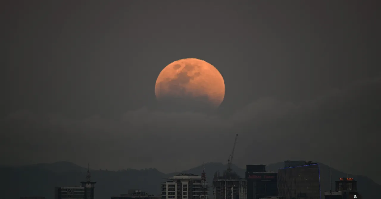 Guia para Observar o Eclipse Lunar Parcial e Lua de Sangue em Agosto