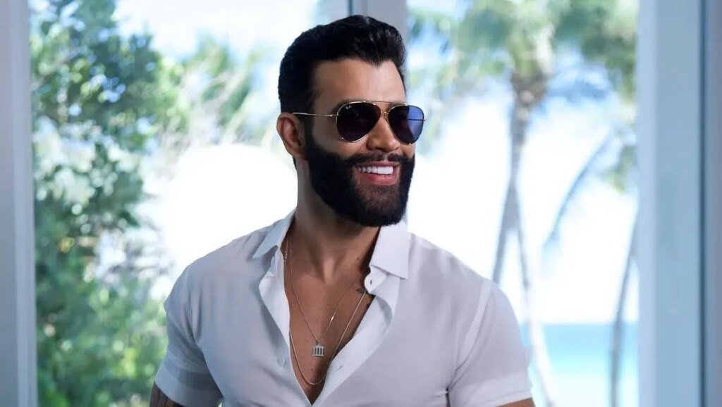 Justiça manda Gusttavo Lima pagar R$ 148 mil por expor telefone em música