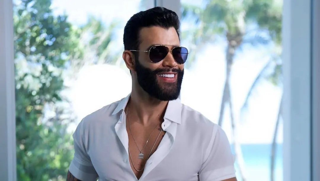Justiça manda Gusttavo Lima pagar R$ 148 mil por expor telefone em música