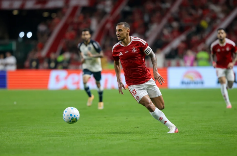 Internacional cede empate no fim e segue ameaçado pelo rebaixamento no Brasileirão