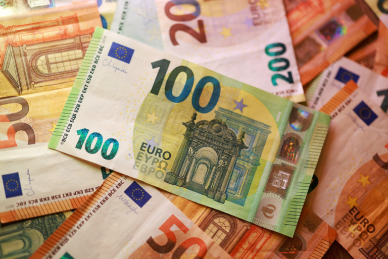 Liquidação de títulos da zona do euro é suspensa; petróleo afeta mercado