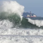Marinha Alerta para Ondas Fortes no Litoral de SP e RJ