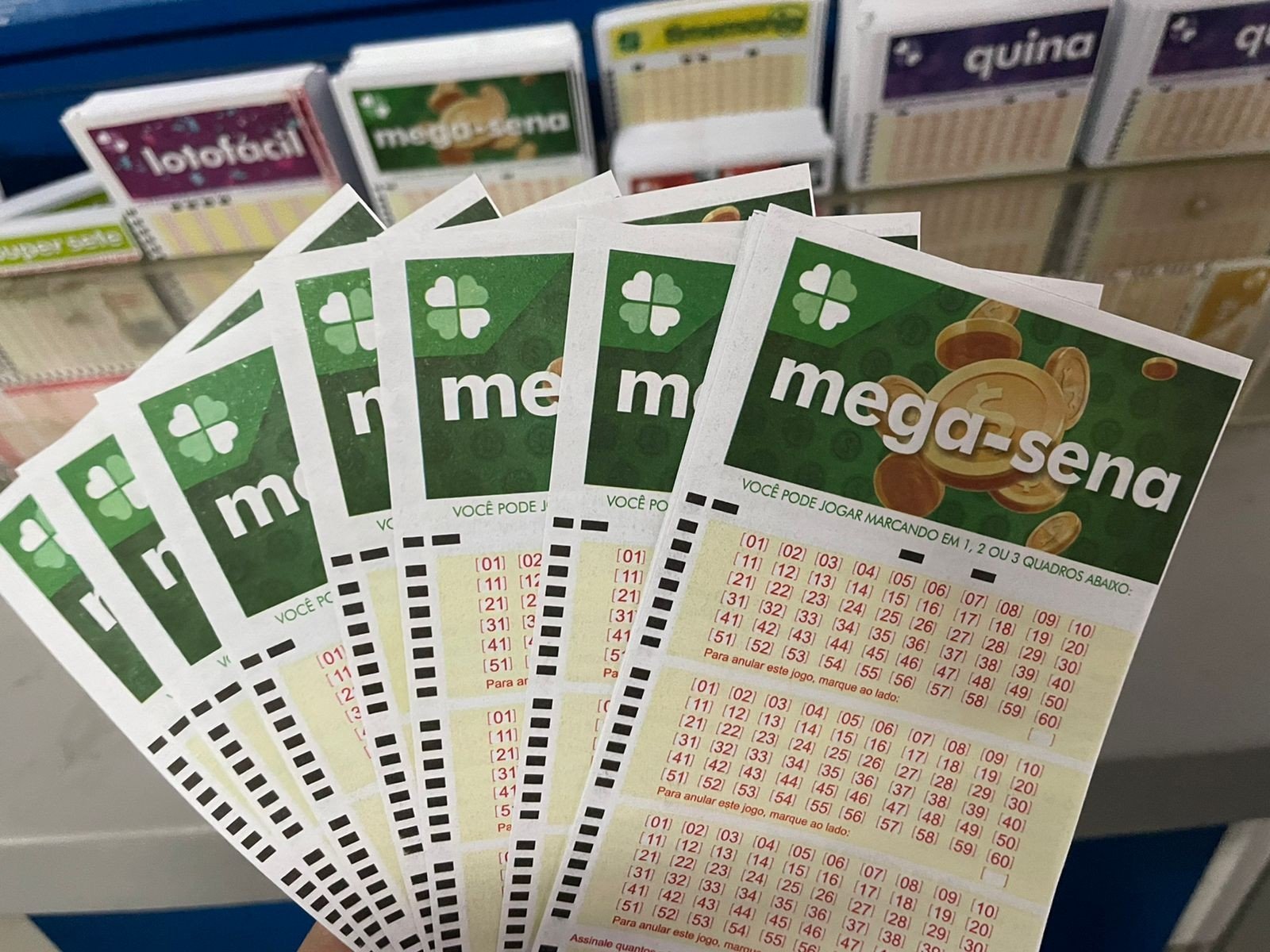 Mega-Sena sorteia R$ 100 milhões neste domingo; veja ao vivo