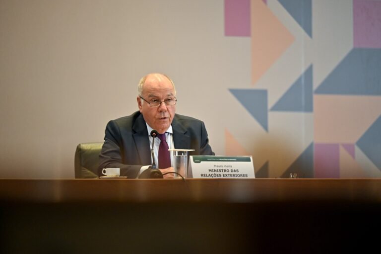 Ministro brasileiro busca fortalecer comércio com bloco asiático amid tarifaço dos EUA