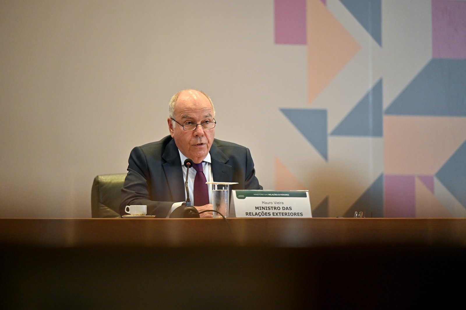 Ministro brasileiro busca fortalecer comércio com bloco asiático amid tarifaço dos EUA