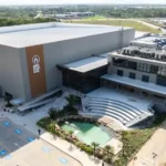 Nova megaigreja no ES inaugura lago, tecnologia e cafeteria