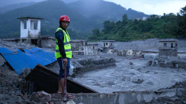Número de desaparecidos em inundações no Nepal e China chega a 3.000