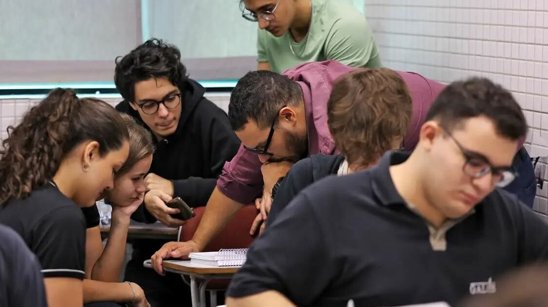 Ferramentas auxiliam estudantes na preparação para o Enem; veja