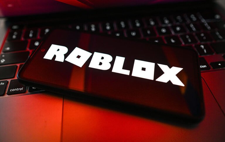 Roblox precisa implementar medidas contra adultos assediando jovens