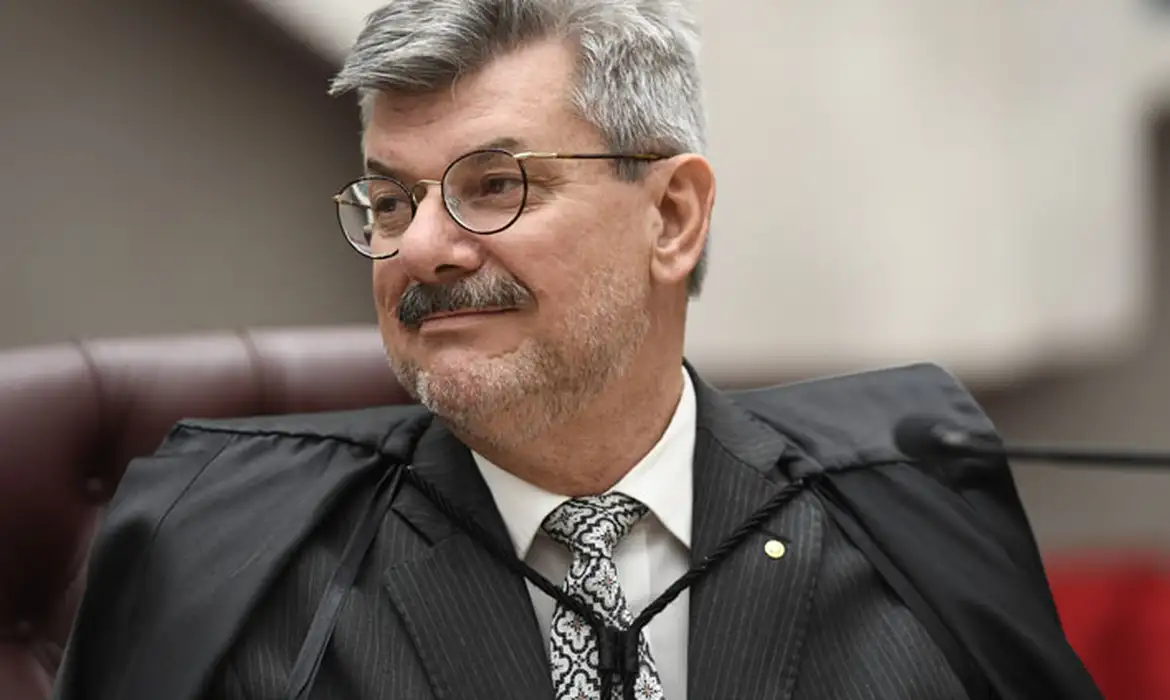STJ avalia punir Buzzi com aposentadoria por assédio sexual