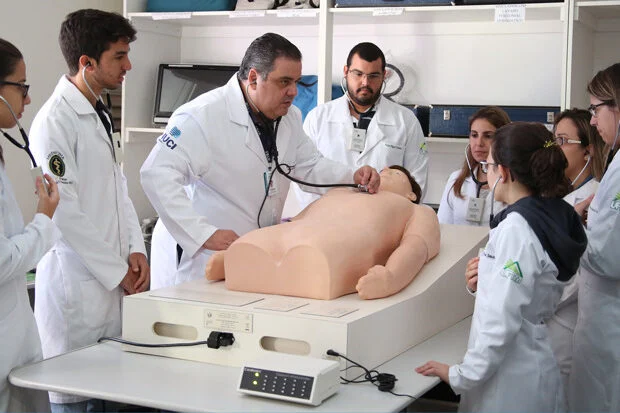 STJ libera MEC para reimplantar sanções a faculdades de Medicina