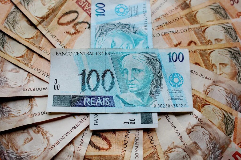 Taxas de DIs sobem após decisão do Copom e fatores externos