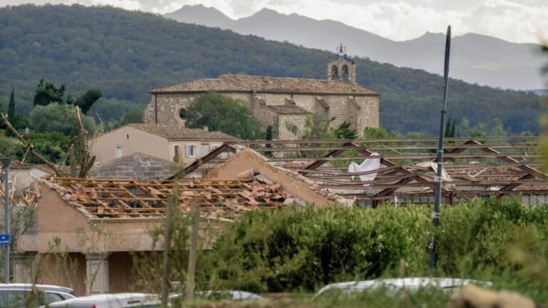 Tornado causa destruição em vila no sudoeste da França