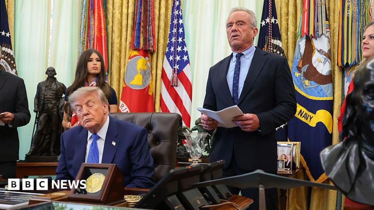 Trump assina decreto para restringir vacinas infantis e separar MMR