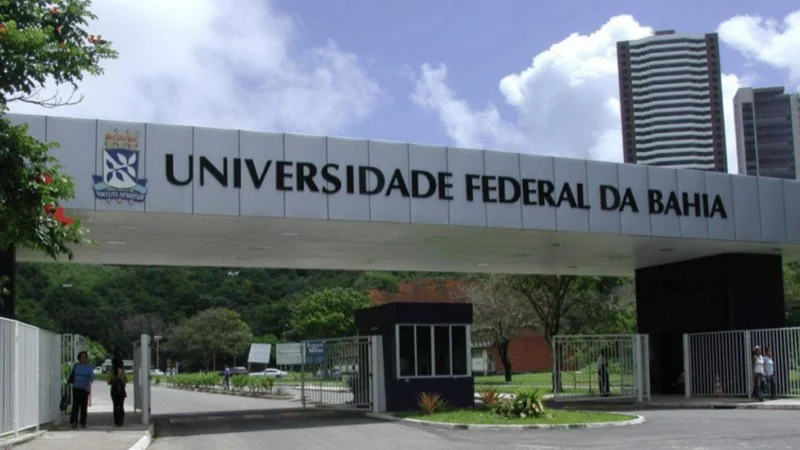 UFBA: Faculdade proíbe shorts, cropped e bonés em aulas