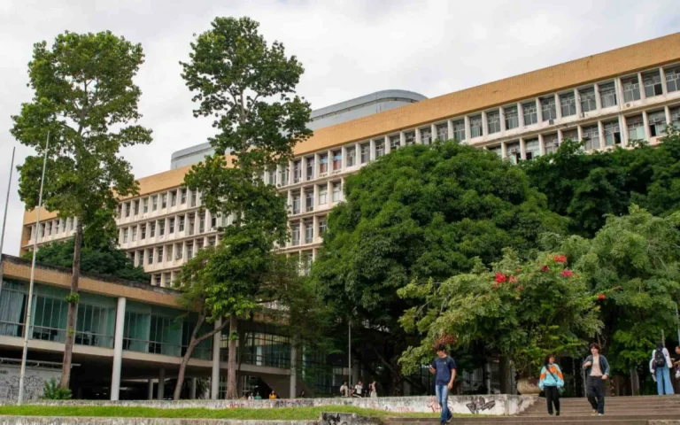 UFRJ apura denúncias de apologia ao nazismo e agressão a aluno