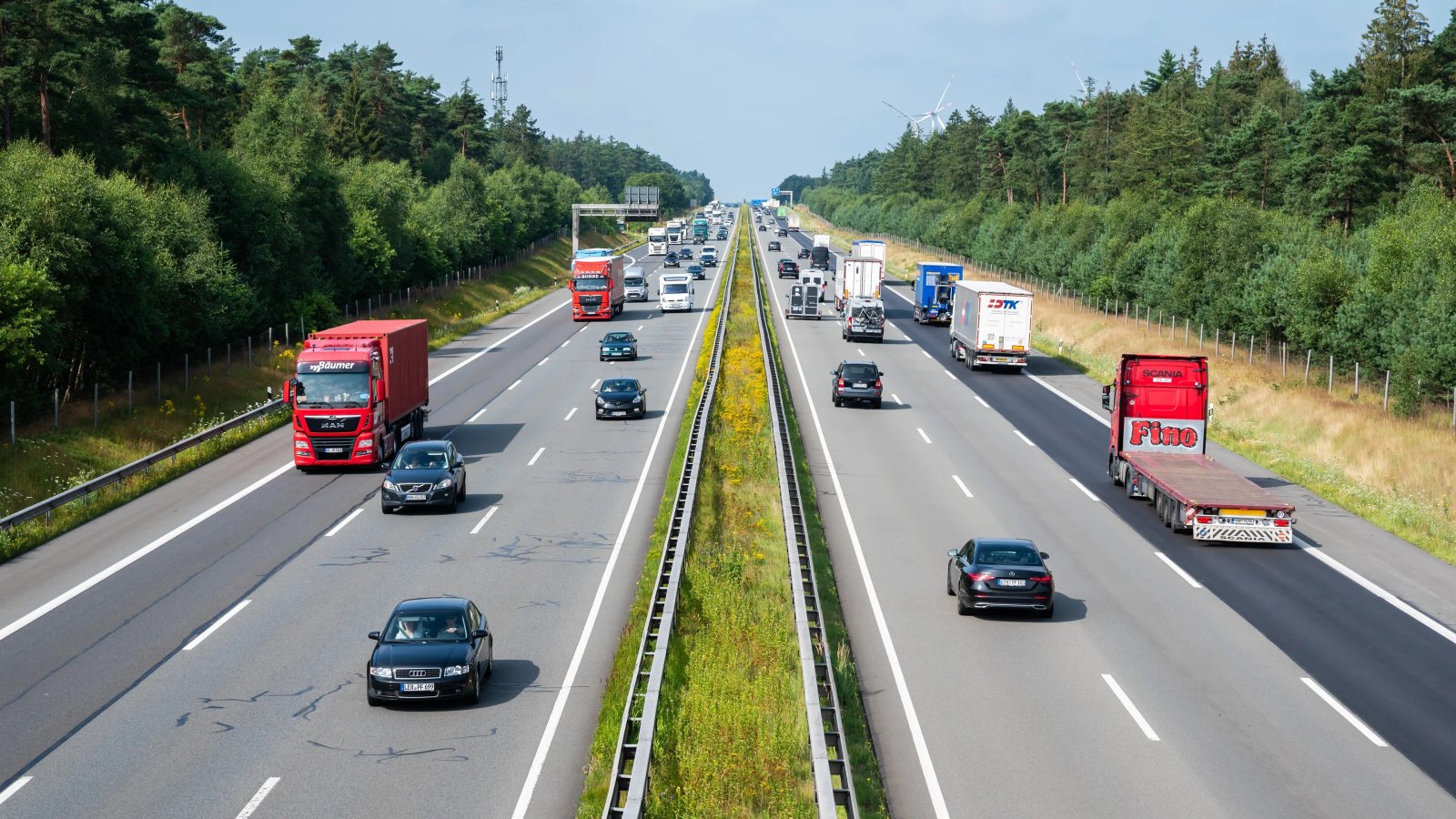 Ultrapassagem pela direita na rodovia: entenda as regras