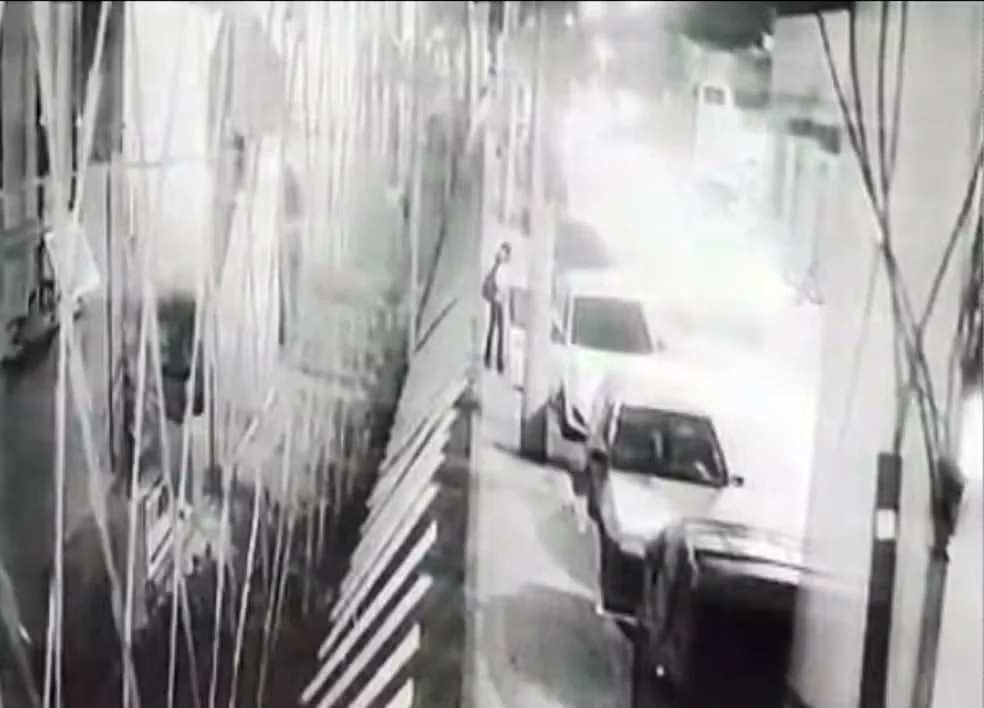 Adolescente salta de carro em movimento e evita sequestro no Rio