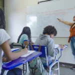 Aumento de Professores Experientes e Queda de Novos Entrantes Aumento de Professores Experientes e Queda de Novos Entrantes