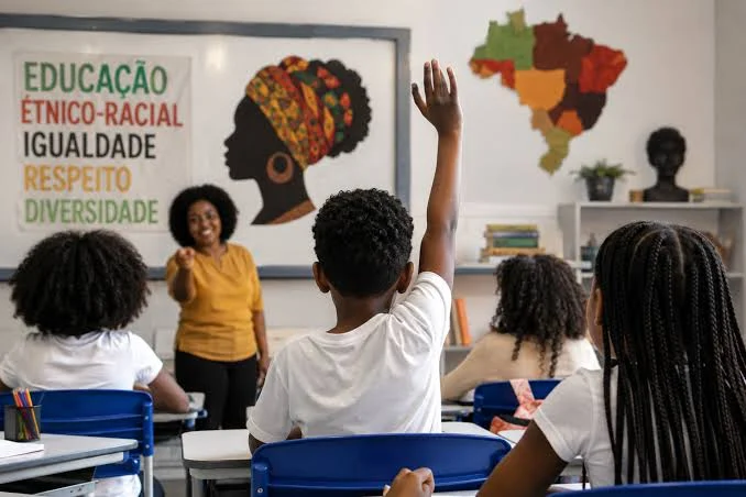 Avanços na Educação Étnico-Racial: Desafios na Formação de Professores