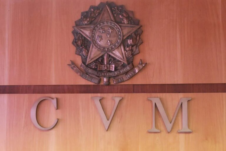CVM anuncia supervisão de mercados com inteligência artificial em 2023