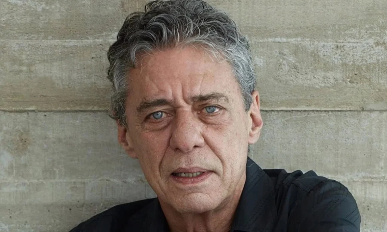 Chico Buarque denuncia ameaças de morte e aciona a polícia