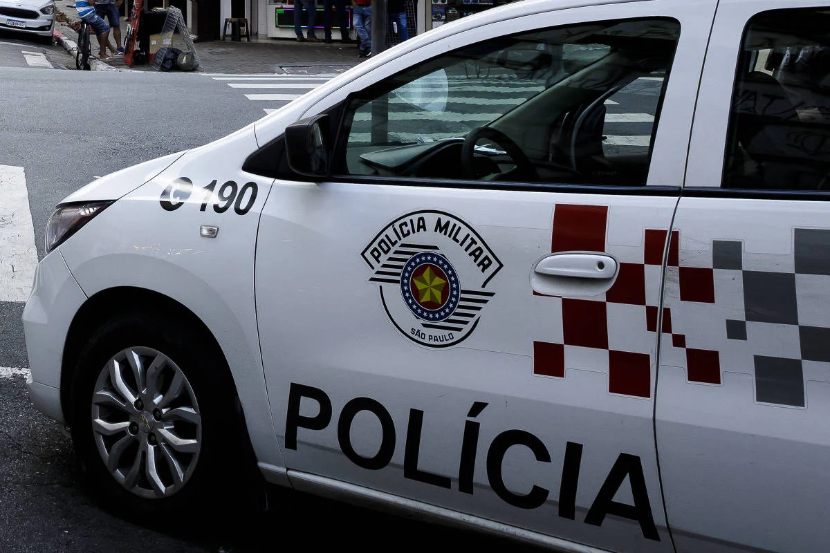 Delegado embriagado colide com viatura da PM no centro de SP