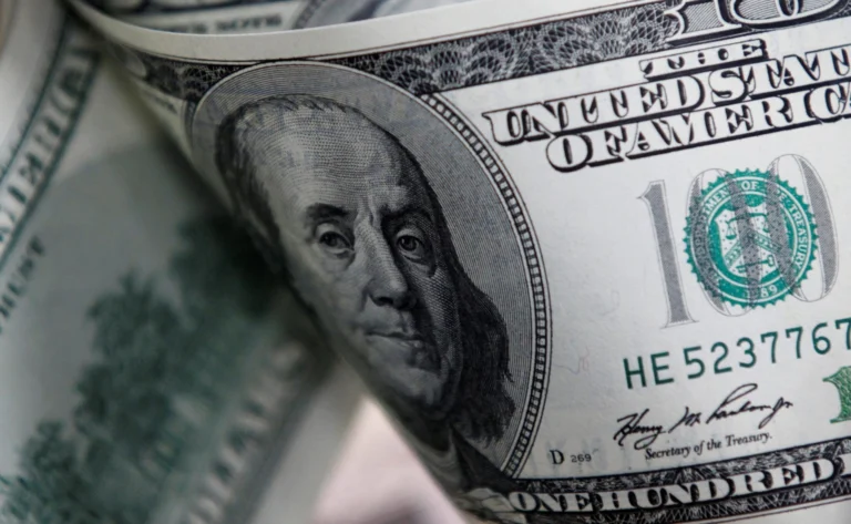 Dólar recua enquanto Ibovespa sobe; EUA e Congresso em destaque