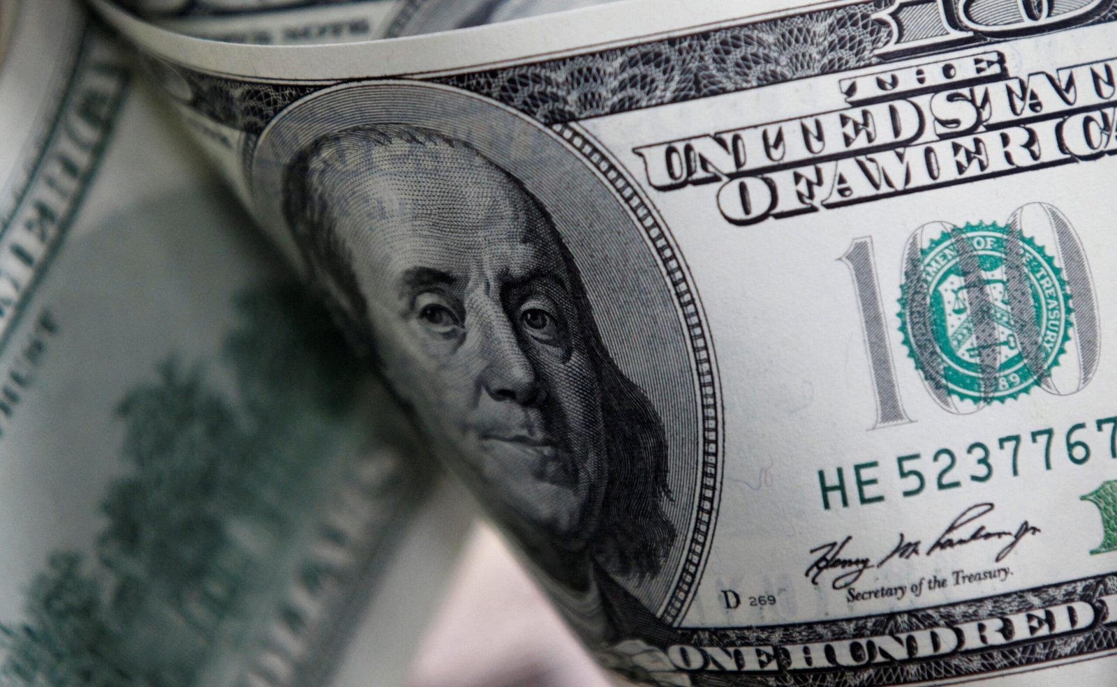 Dólar recua enquanto Ibovespa sobe; EUA e Congresso em destaque